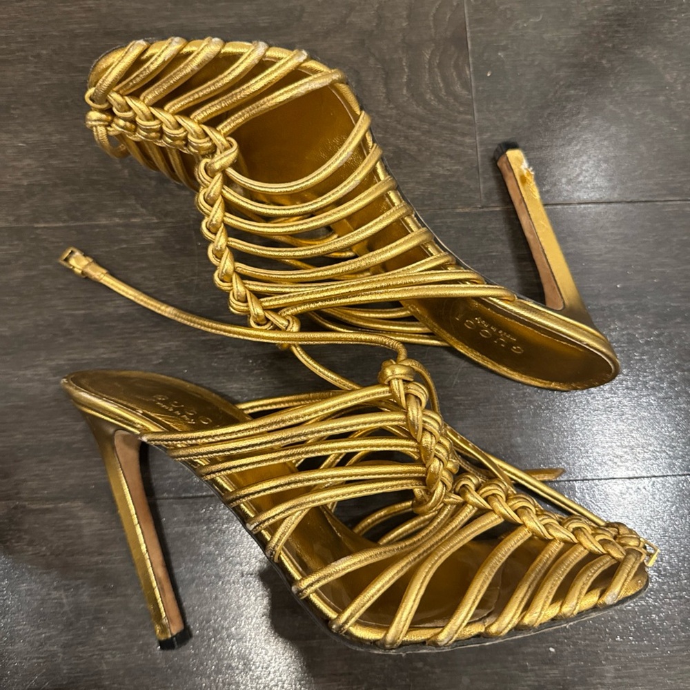 Gucci Women's Metallic Gold Woven Heels - Picture 2 of 12